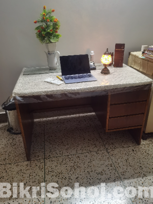 সেগুন কাঠের মজবুত পড়ার টেবিল